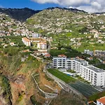 Апартаменты Pool Retreat For Families & Romantic Escapes