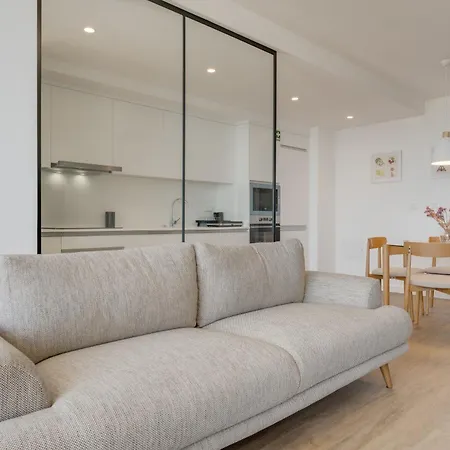 Isabel Place Câmara de Lobos