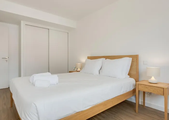 Isabel Place * Câmara de Lobos