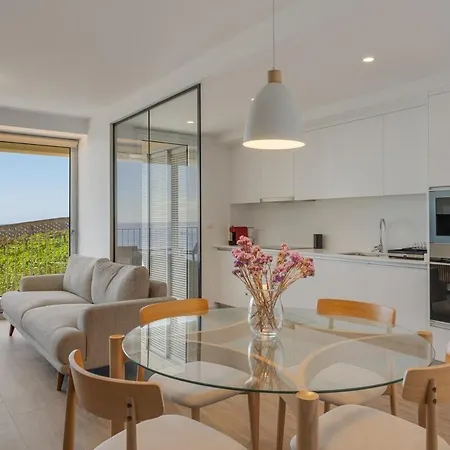 Pool Retreat For Families & Romantic Escapes