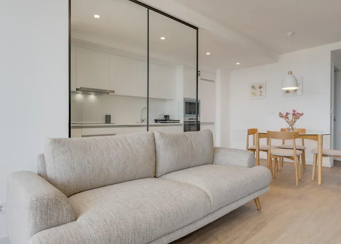 Isabel Place Câmara de Lobos